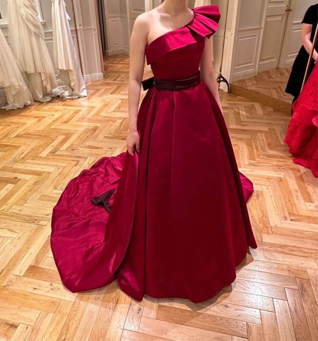 パーティードレス ボルドー色 ショルダー型 ラッフルフリル サッシュ  