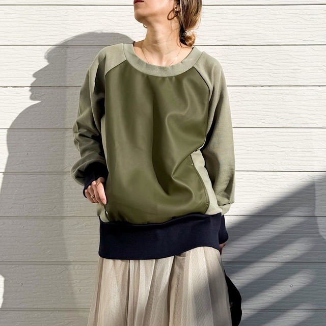 フェイクレザートップス