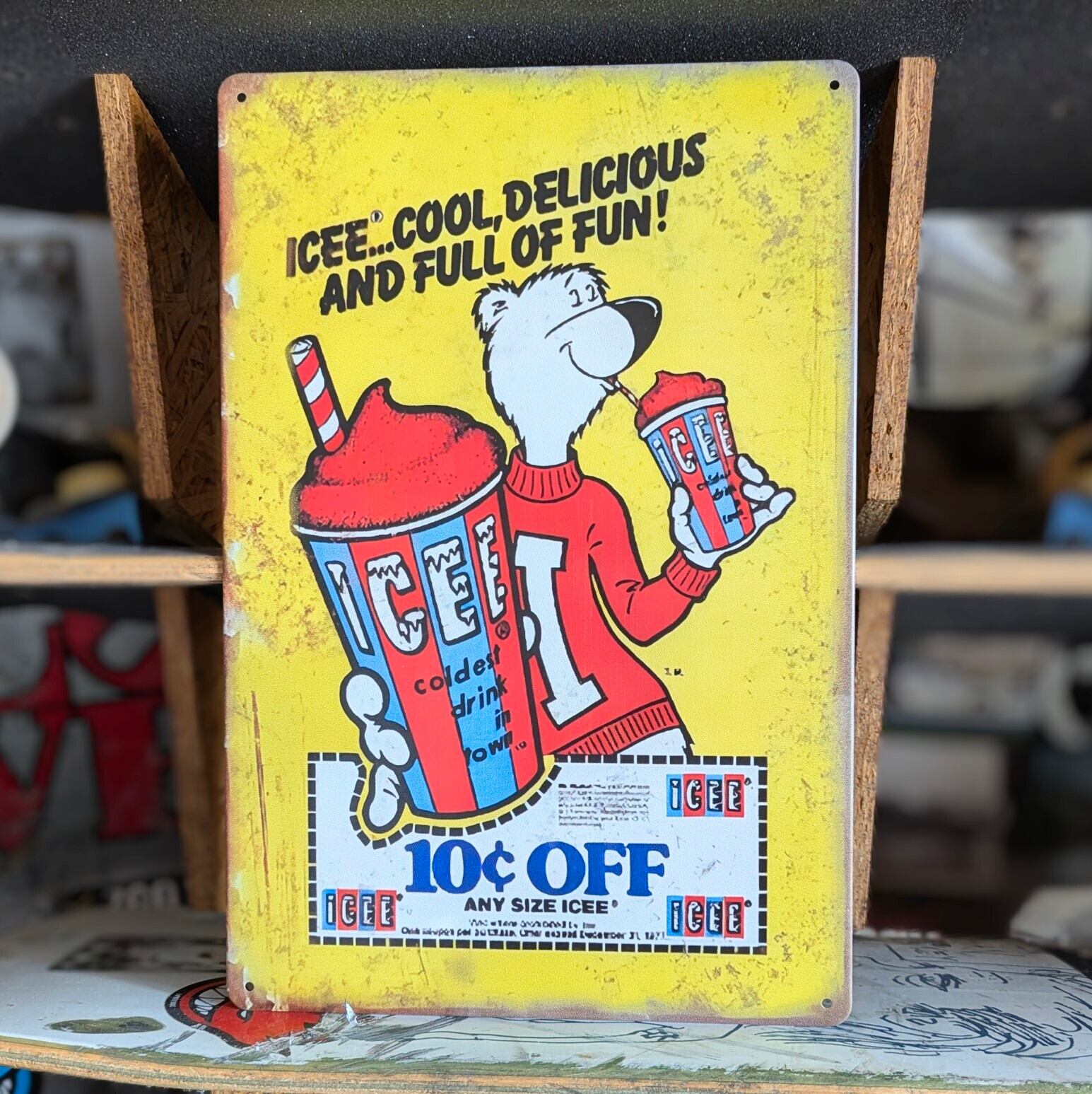 ♧送料無料!ちょうどいいブリキ看板【 ICEE ( アイシー ) )】アイシーベア / METAL SIGN / メタルサイン / ブリキ看板 / サインボード / ビンテージ加工 〚アメリカン雑貨 アメトイ〛