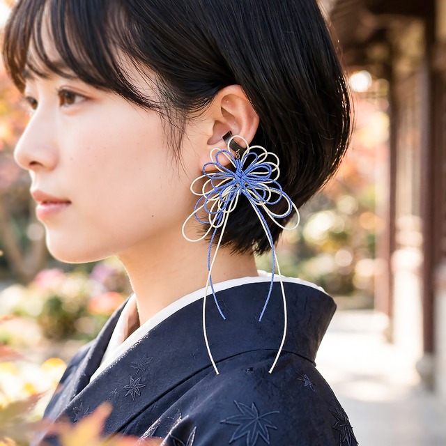 飾り結びかたっぽイヤーカフ「ひより、咏」（薄青×アイボリー）ひより、咏