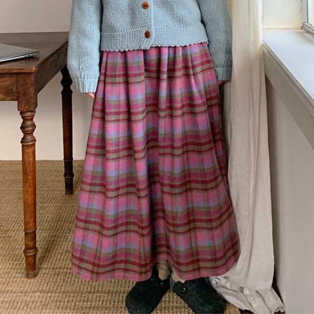 milky raspberry wool like check skirt  e1759