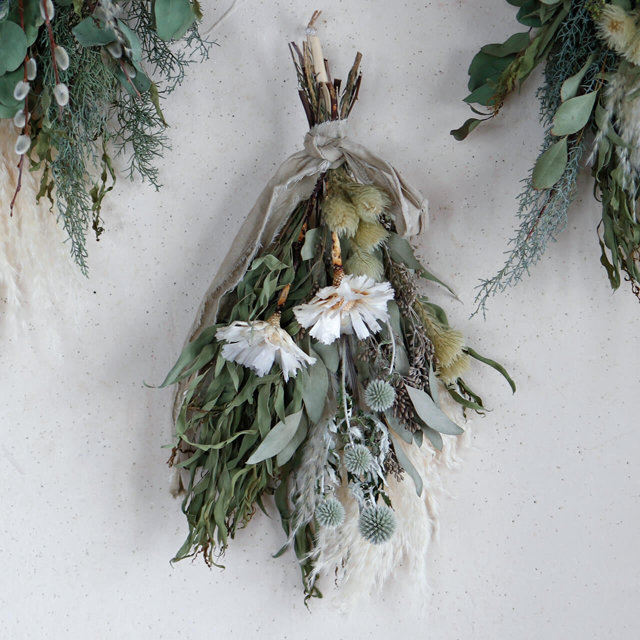 【1点もの】 グリーンホワイトとパンパスグラスの大きめボタニカルドライフラワースワッグ * ドライフラワー ブーケ 北欧インテリア 開店祝い 誕生日 ギフト ナチュラル かわいい ボタニカル おしゃれ