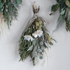 【1点もの】 グリーンホワイトとパンパスグラスの大きめボタニカルドライフラワースワッグ * ドライフラワー ブーケ 北欧インテリア 開店祝い 誕生日 ギフト ナチュラル かわいい ボタニカル おしゃれ