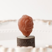 アラシャン瑪瑙 人魚彫刻ビーズ – 静かに佇む人魚の像