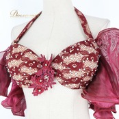 ベリーダンス 衣装 ROYAL SMEELA ツーピース セットアップ 上下セット レッド系 ワインレッド系 トップス スカート 編み上げ りぼん 紐 上品 かわいい ラインストーン キラキラ レース フリル ダンス衣装 イベント ステージ オリエンタル