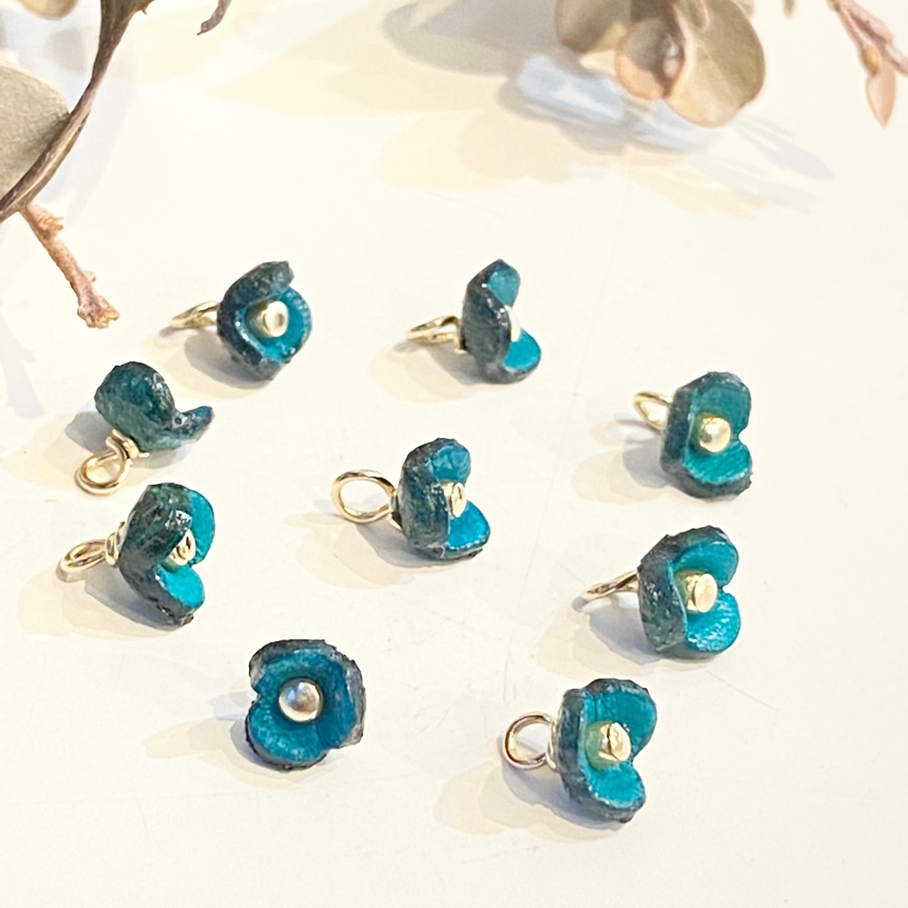 【アウトレット3D立体レザーフラワー】ビオラSS  ピン付き (ブルー）8個入 - 1