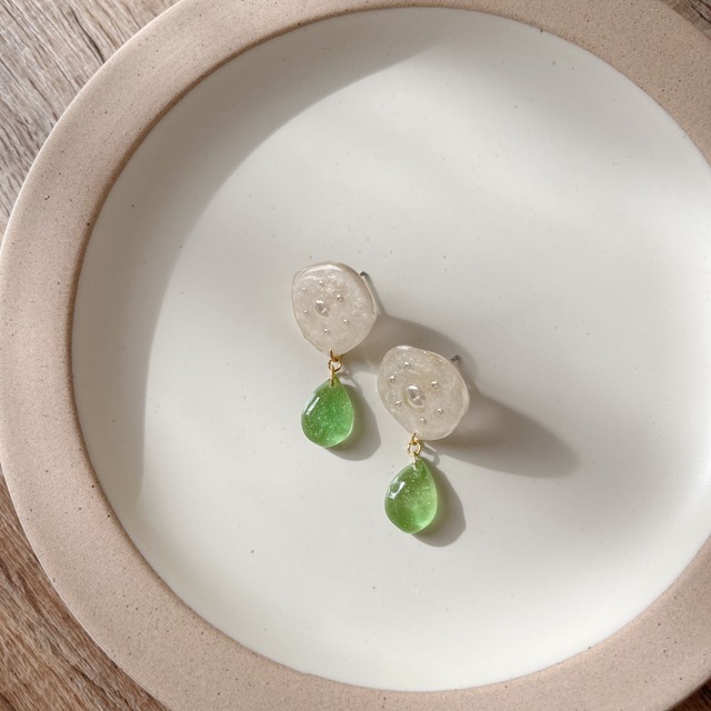【8月 誕生石カラー ペリドット】バースデーカラードロップピアス・イヤリング｜画像3
