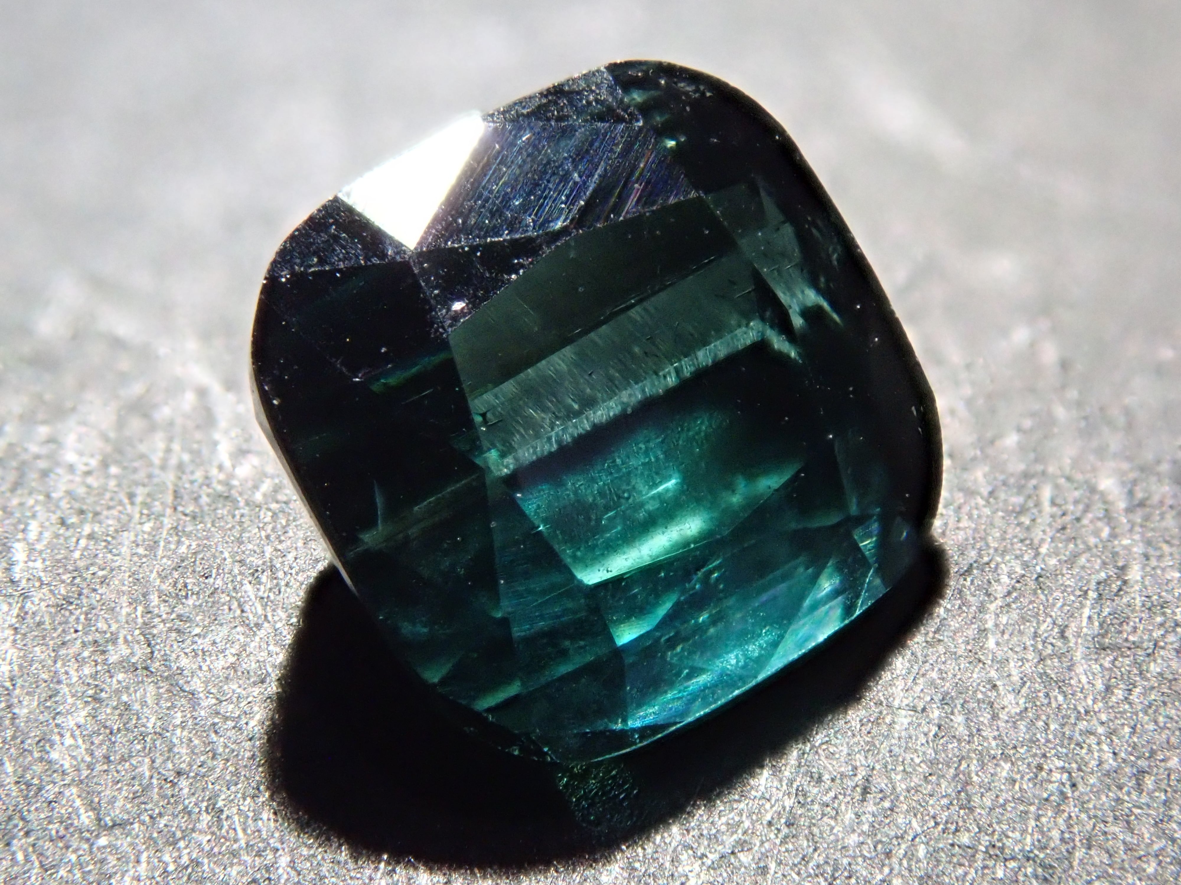 アフガニスタン産バイカラートルマリン 2.085ct | Gem Shop Urcaguary