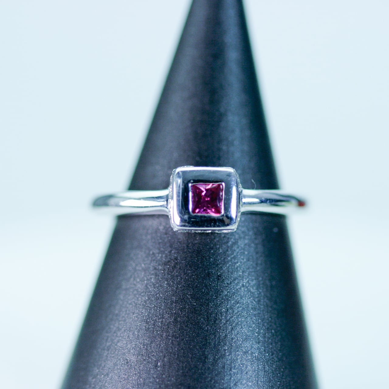 スクエアカットのルビーリング Pt900 | Jewelry SIMON ジュエリーシモン