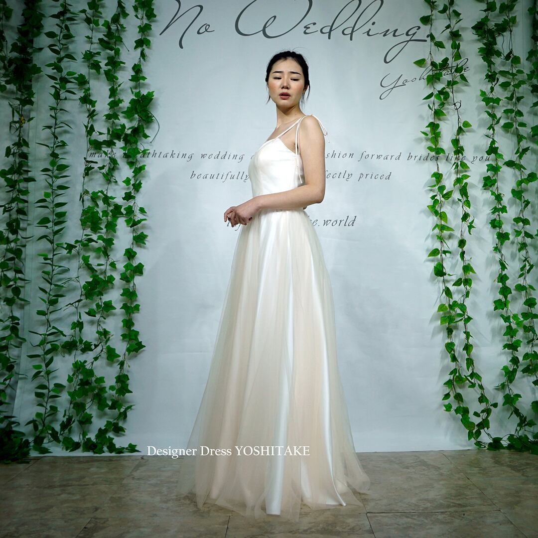 超美品  モデル着用のみ ウエディングドレス チュール バラ 送料込み 超美品 モデル着用のみ ウエディングドレス チュール バラ 送料込み