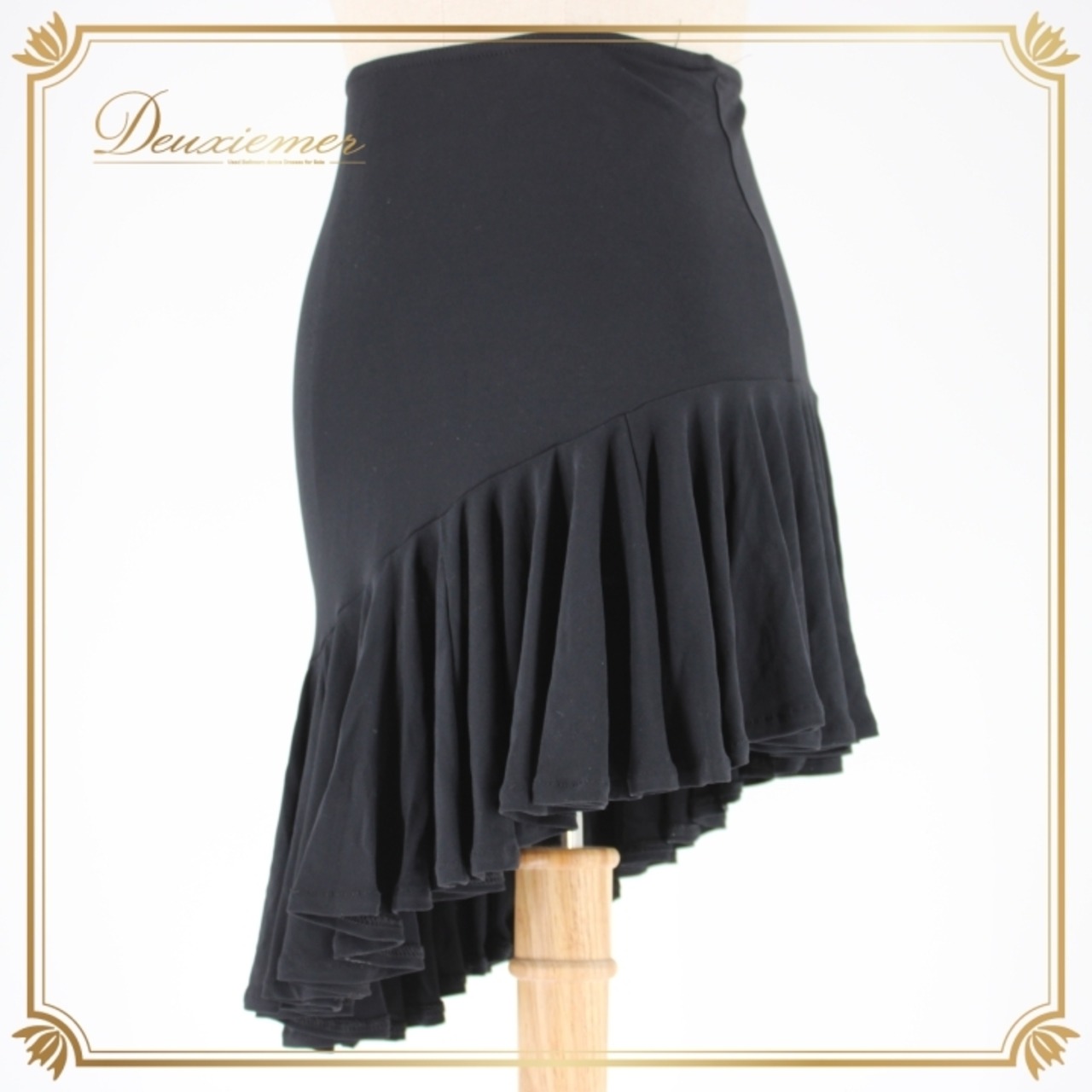 社交ダンス 衣装 ラテン スカート レッスンウェア レディース CHRISANNE クリスアン 黒 無地 アシメ アシンメトリー ブラック系 上品 ストレッチ 伸縮性 フィット感 おしゃれ モダン コーディネート 上品スタイル ダンスウェア エレガント イギリス製 通気性 脚長効果 アシンメトリーデザイン シンプル レディースファッション 軽量 お手入れ簡単