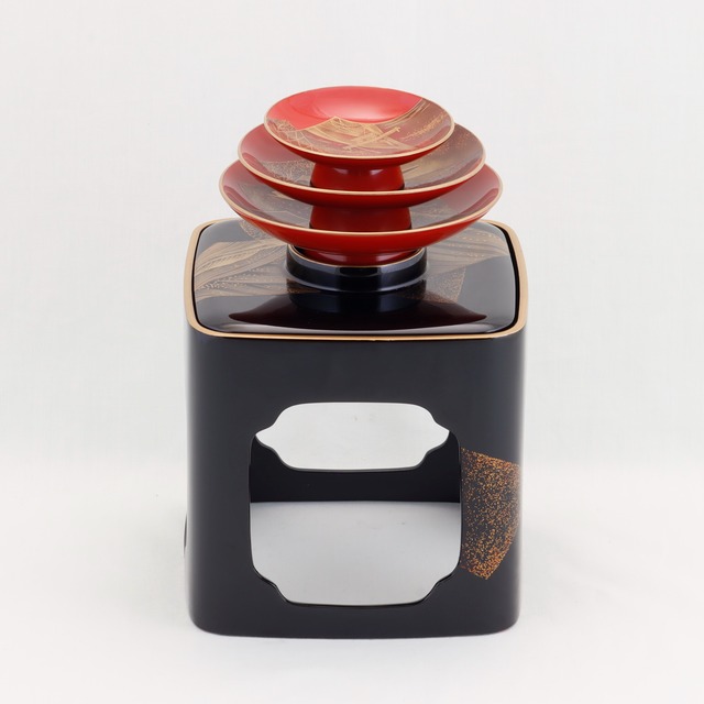 122  輪島塗／屠蘇器／胴張形／扇面曳舟蒔絵