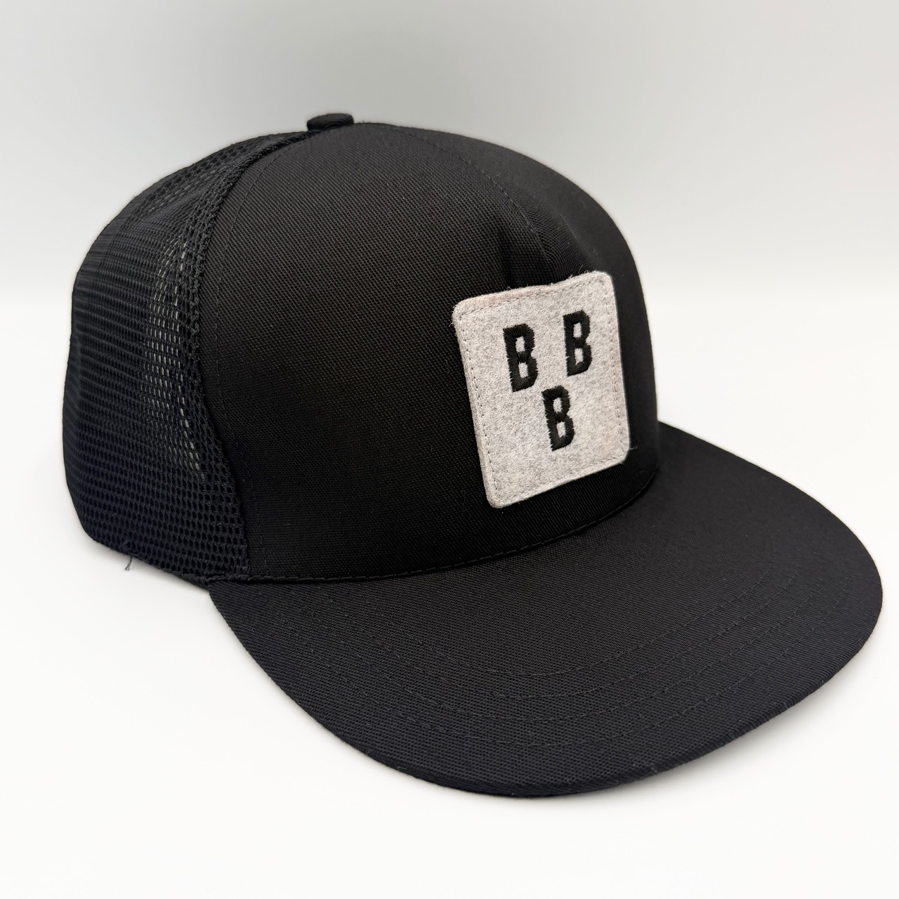 【gifthat別注】Coopers Town Felt on Embroidery Logo Mesh Cap