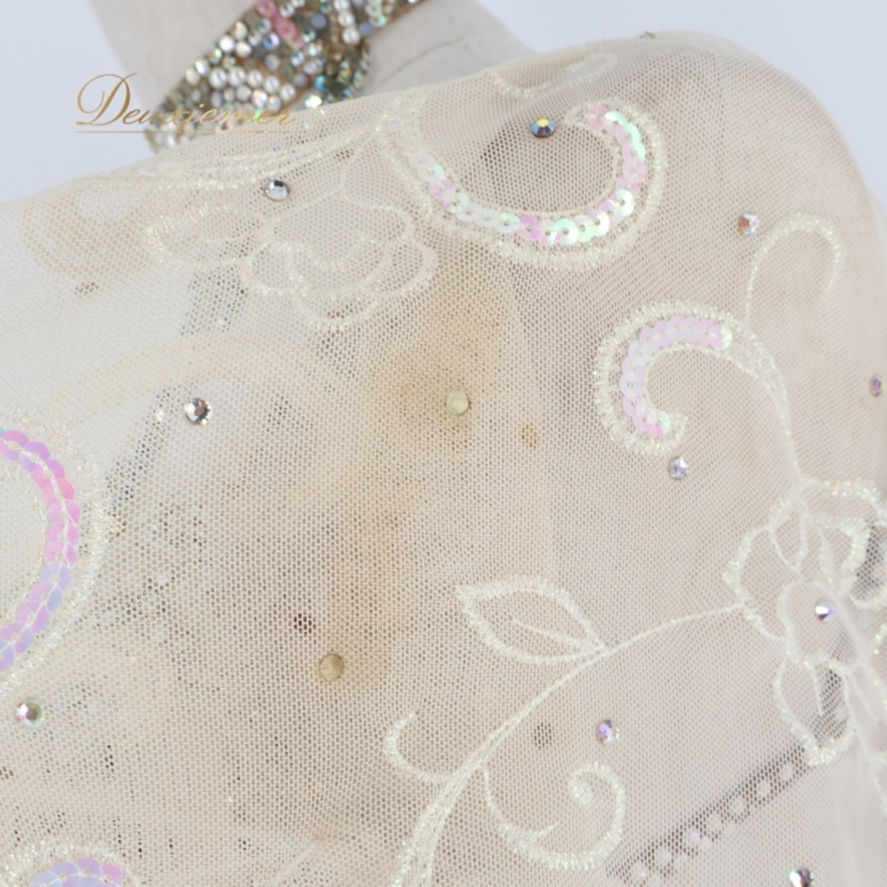 社交ダンス 衣装 ラテン ドレス ワンピース 白 フリンジ デモ 競技 ダンス パーティ 発表会 レース アイボリー オフホワイト ホワイト系 飾り きらめき エレガント フェミニン 上品 パフォーマンス 競技用舞台用