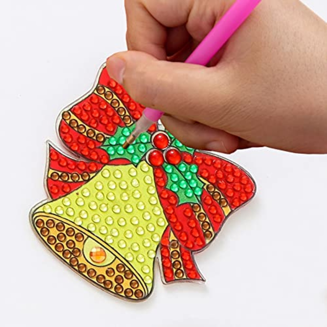 SUNNYCLUE　1箱6個　クリスマス　ダイヤモンドアート　キーホルダー　クリスマスツリー　デコパーツ　樹　ツリー　靴下　チャーム　雪　冬　ベル　デコ　つえ　杖　ギフト　鈴　ビーズパーツ　ダイヤモンド　キーホルダー　ダイヤモンドビーズ　アート　ダイヤモンドビーズ絵画　ダイヤモンドペイント　ペインティング　ドリルペン　アクセサリーキット　刺しゅう　キット　ダイヤモンド　アート　ダイヤモンド塗装　ダイアモンド　ペイントツール　ステッチ　スティック　絵画セット　絵画キット　バッグ飾り　キーリング　カニカン　子