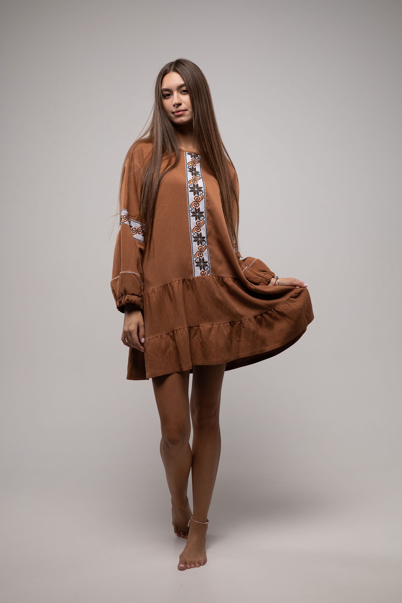 ウクライナ刺繍ヴィシヴァンカ クロスステッチ　手刺繍　チュニック　麻　レディース・フリーサイズ - 1