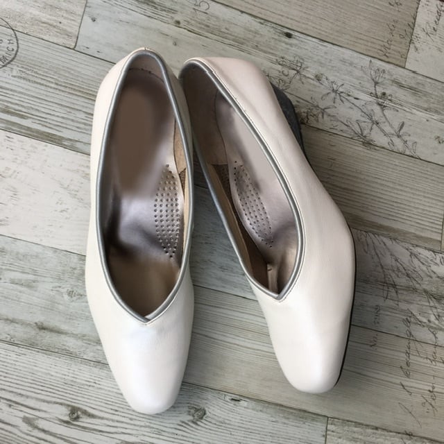 センターVパンプス