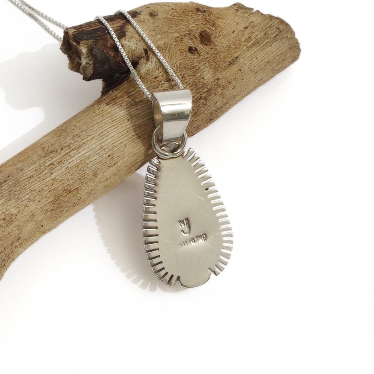 【INDIAN JEWELRY インディアンジュエリー】Navajo WHITE BUFFALO pendant Nila Johnson ナバホ ホワイトバッファローペンダント ニラ・ジョンソン作