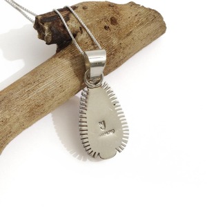 【INDIAN JEWELRY インディアンジュエリー】Navajo WHITE BUFFALO pendant Nila Johnson ナバホ ホワイトバッファローペンダント ニラ・ジョンソン作