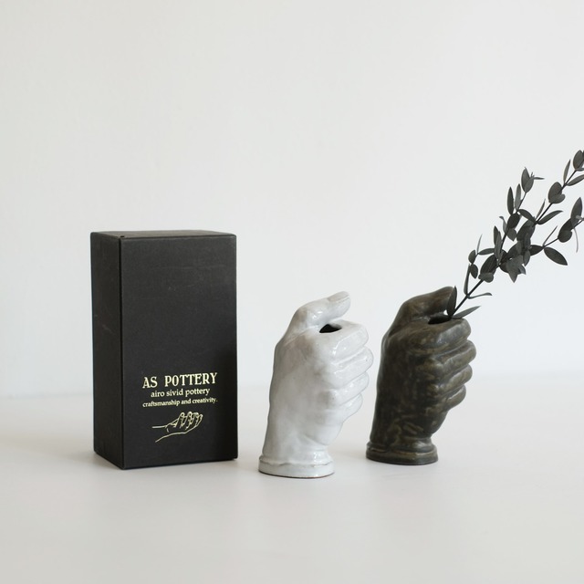 AS POTTERY / HAND