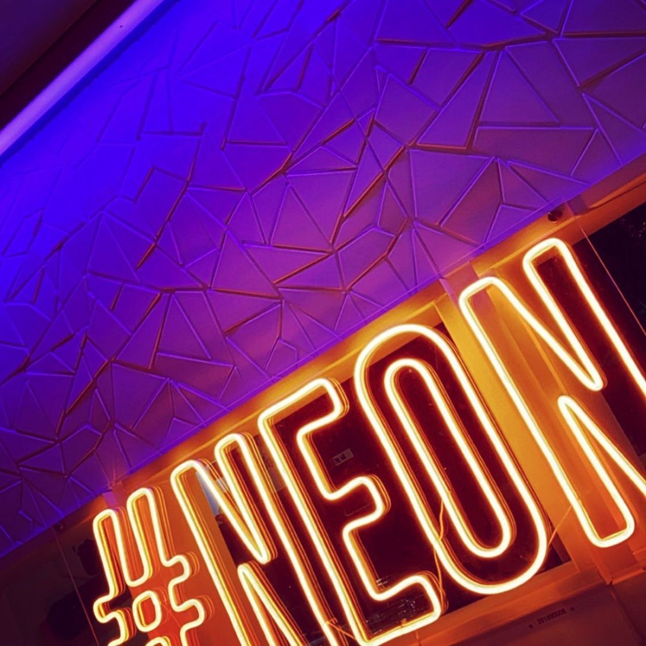 Neon Fukuoka 箱貸しブッキング 月ー木 10:00〜24:00■ 6時間	65,000円(税込)