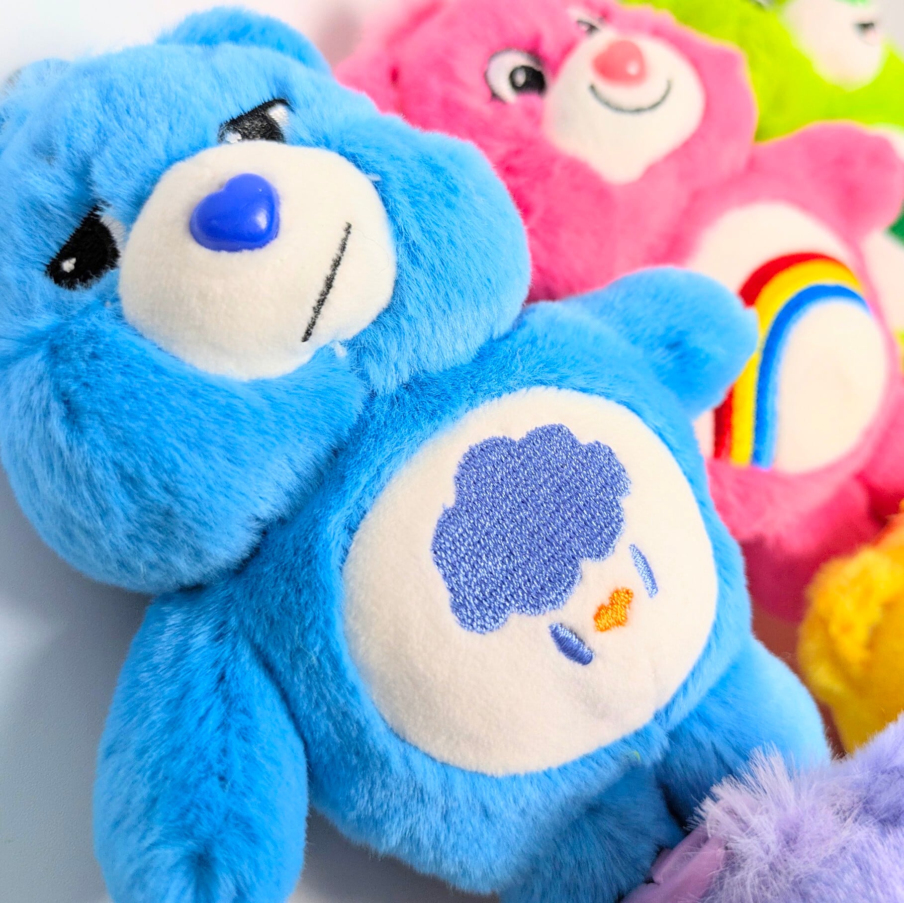 【 Care Bears（ケアベア）】 『 Grumpy Bear グランピーベア 』ぬいぐるみキーホルダー / plush keyholder〚アメリカン雑貨 アメトイ〛