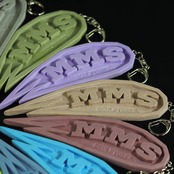 MMS EMBLEM KEYHOLDER - ウッディブラウン