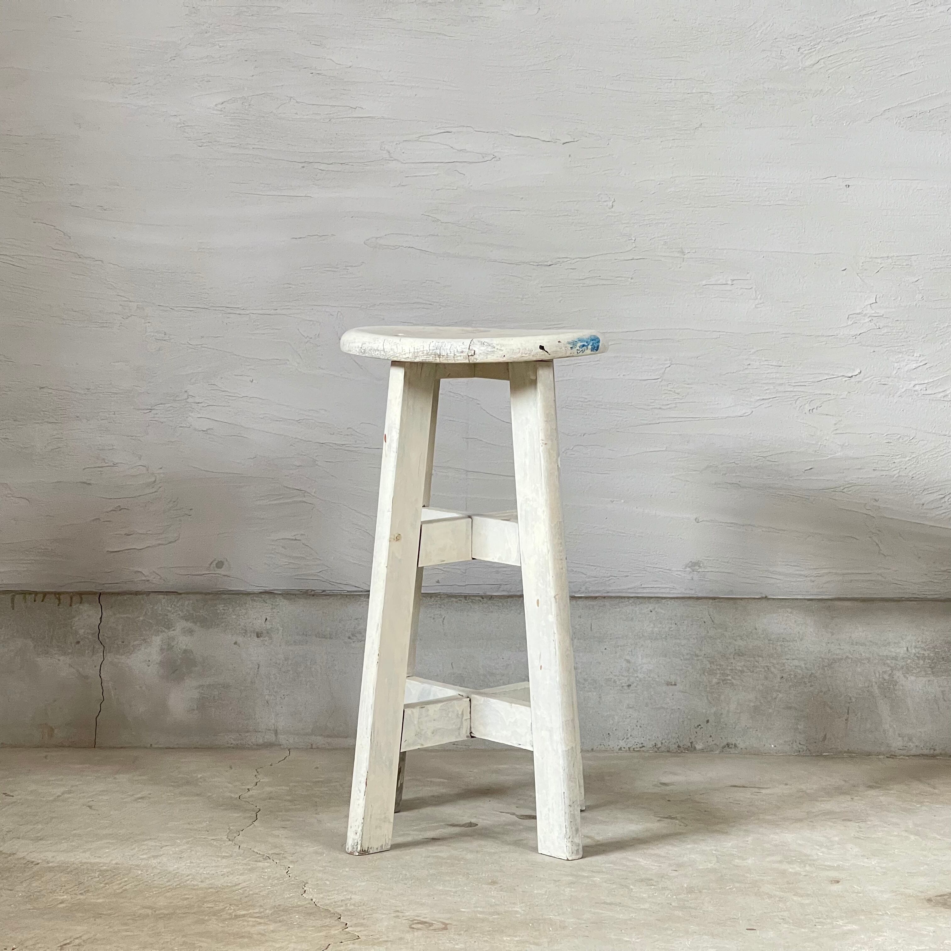 シャビーシックな丸スツール