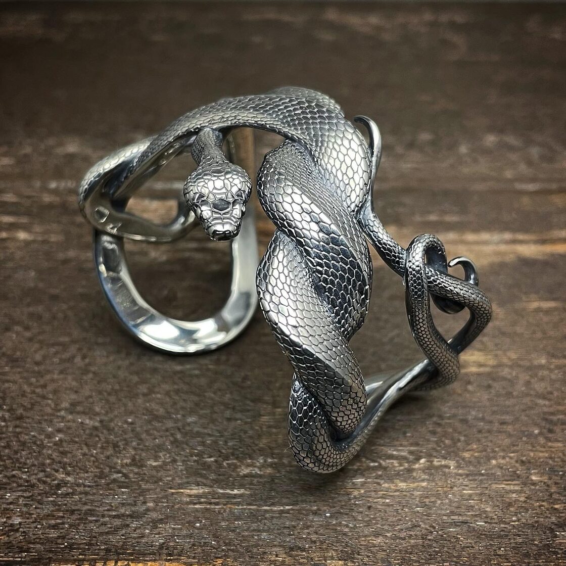 交わる蛇のバングル Mating snake bangle [016B] | Pay ID