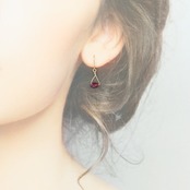 小粒だけど透明感で存在感を出してくれる！ ピンク トルマリン トライアングル デザイン イヤリング & ピアス mm108