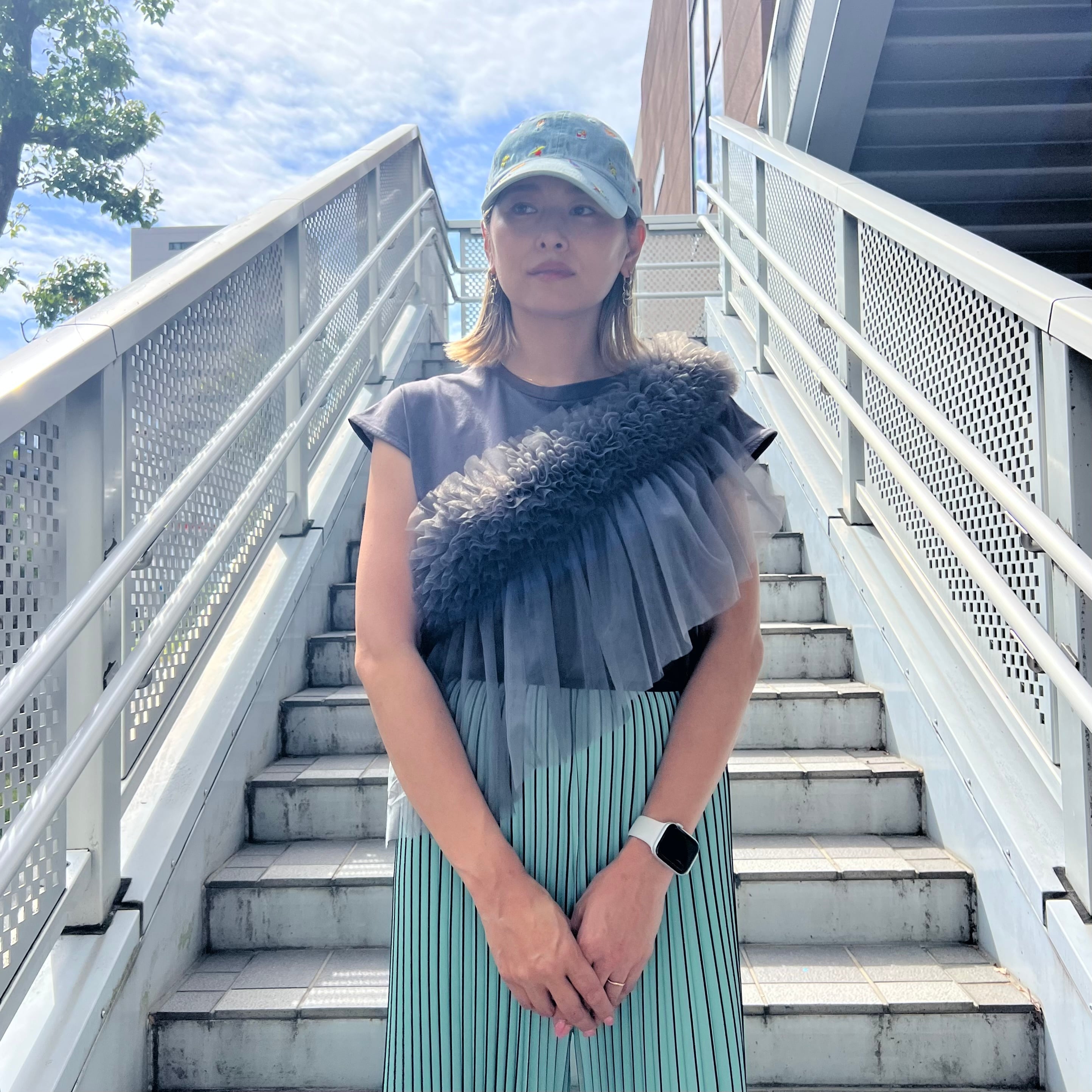 フリルドッキングノースリ