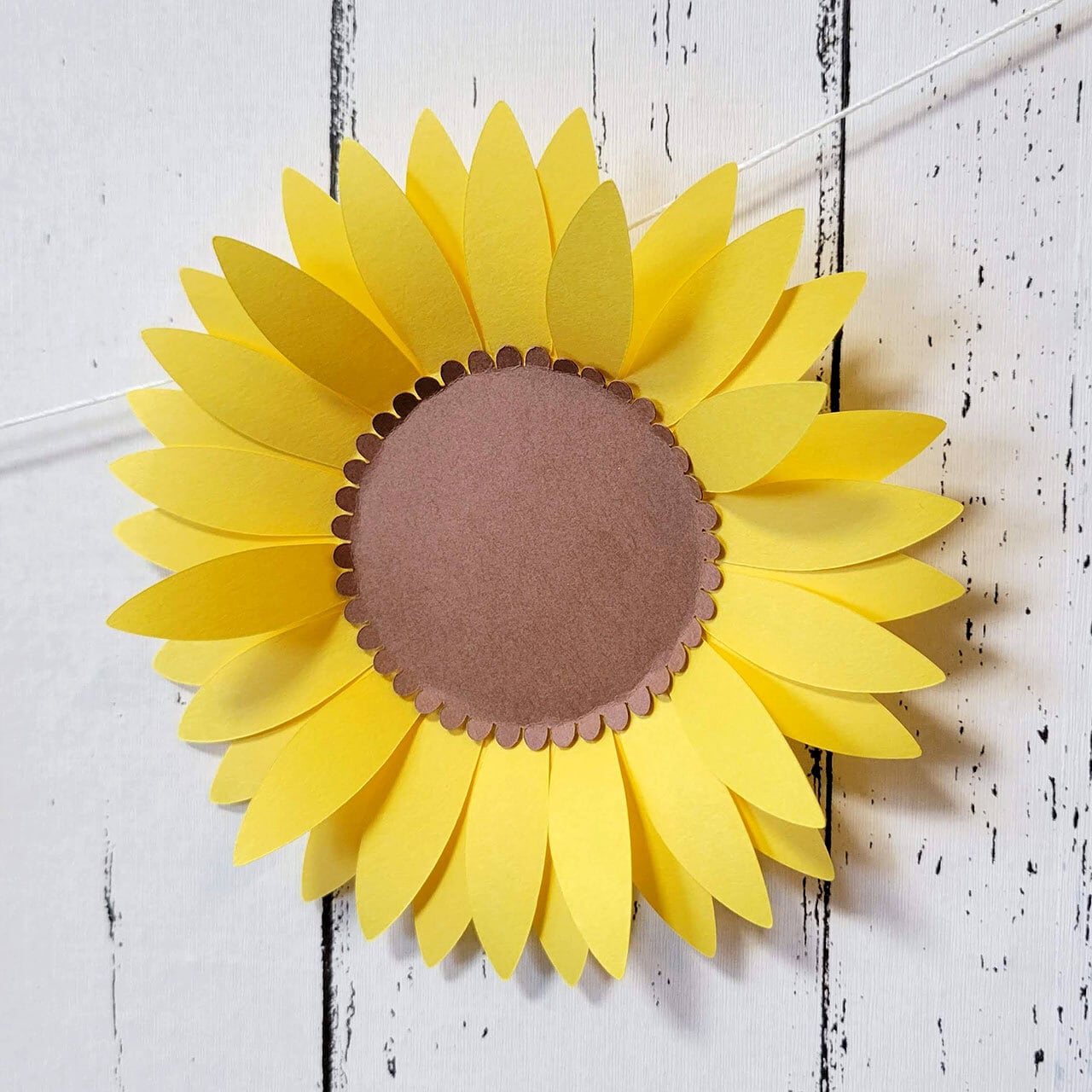 ひまわりペーパーフラワーのガーランド 夏の飾り付け 黄色 | HAPPY