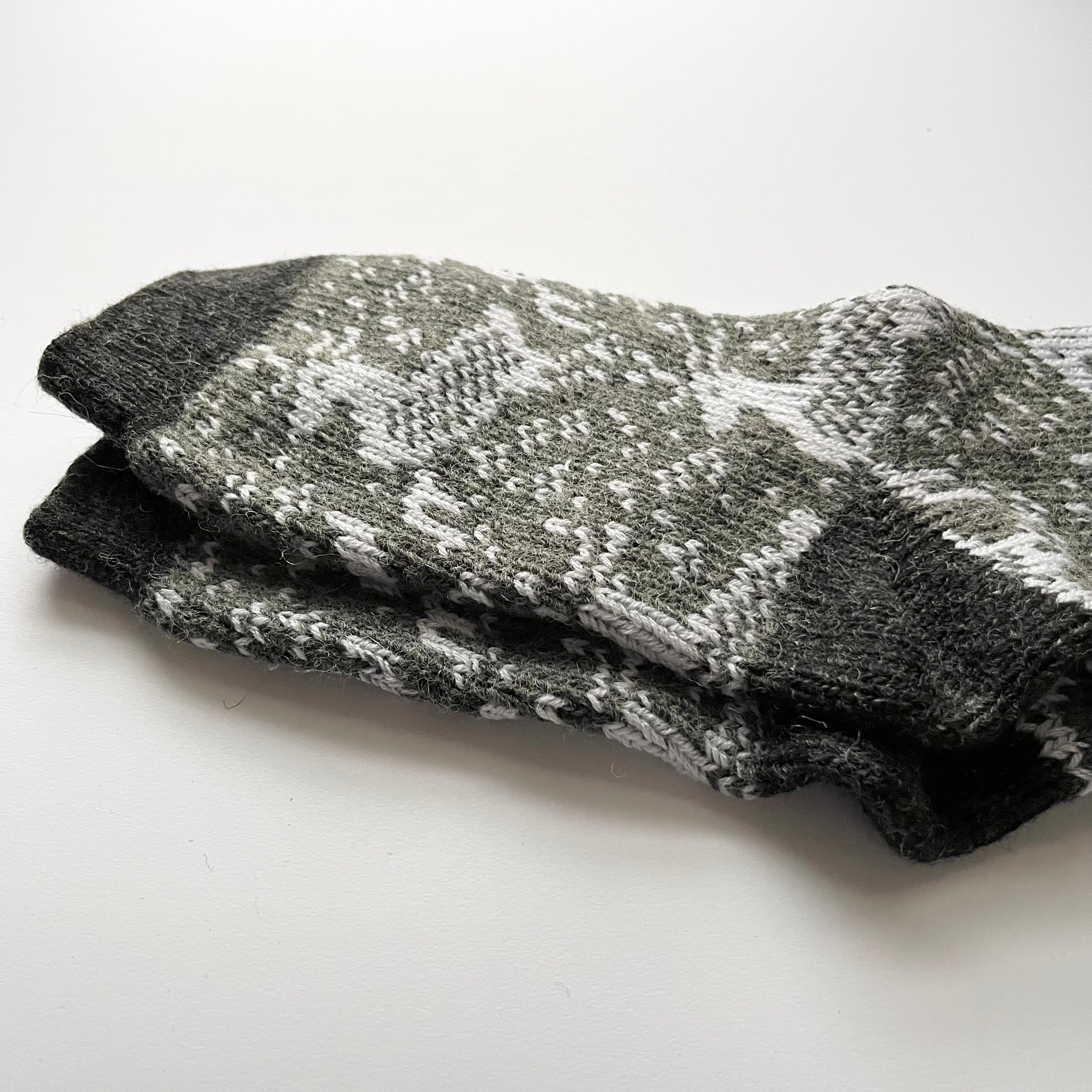 ウクライナ支援／メンズウールソックス（シカ柄）