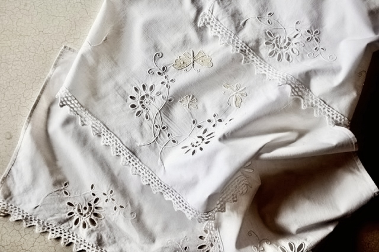 フランス 212c 檸檬色蝶々と刺繍クロス カーテン アンティーク