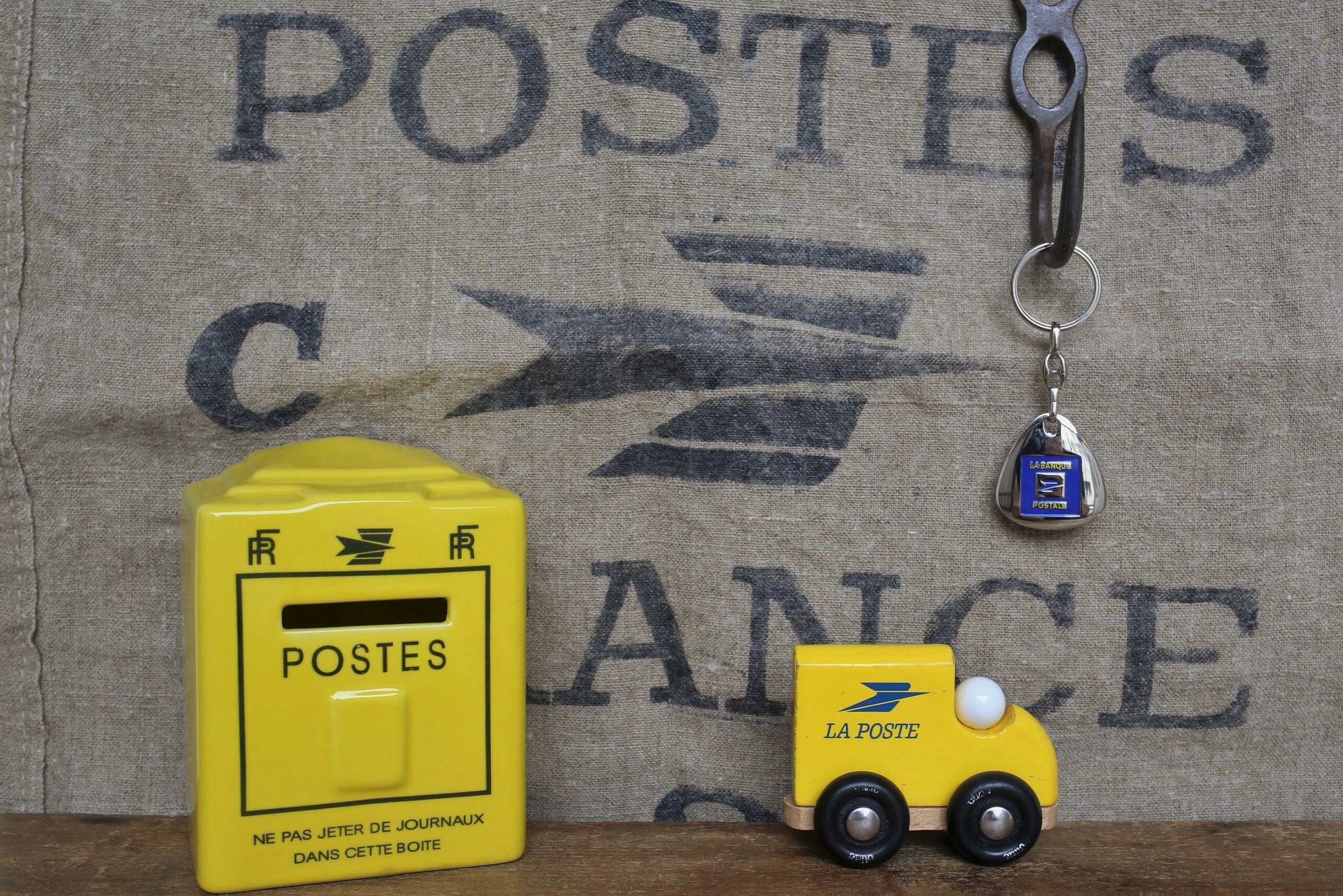 フランス 郵便局 LA POSTE（銀行部門 LA BANQUE POSTALE）キーホルダー