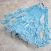 社交ダンス 衣装 スタンダード ドレス ワンピース パーティドレス 水色 prima boutique プリマブティック フロート ブルー系 長袖 ライトブルー シルエット 二重スカート ボリューム 動き 見せる ホースヘア ラインストーン 揺れる フロート ふんわり