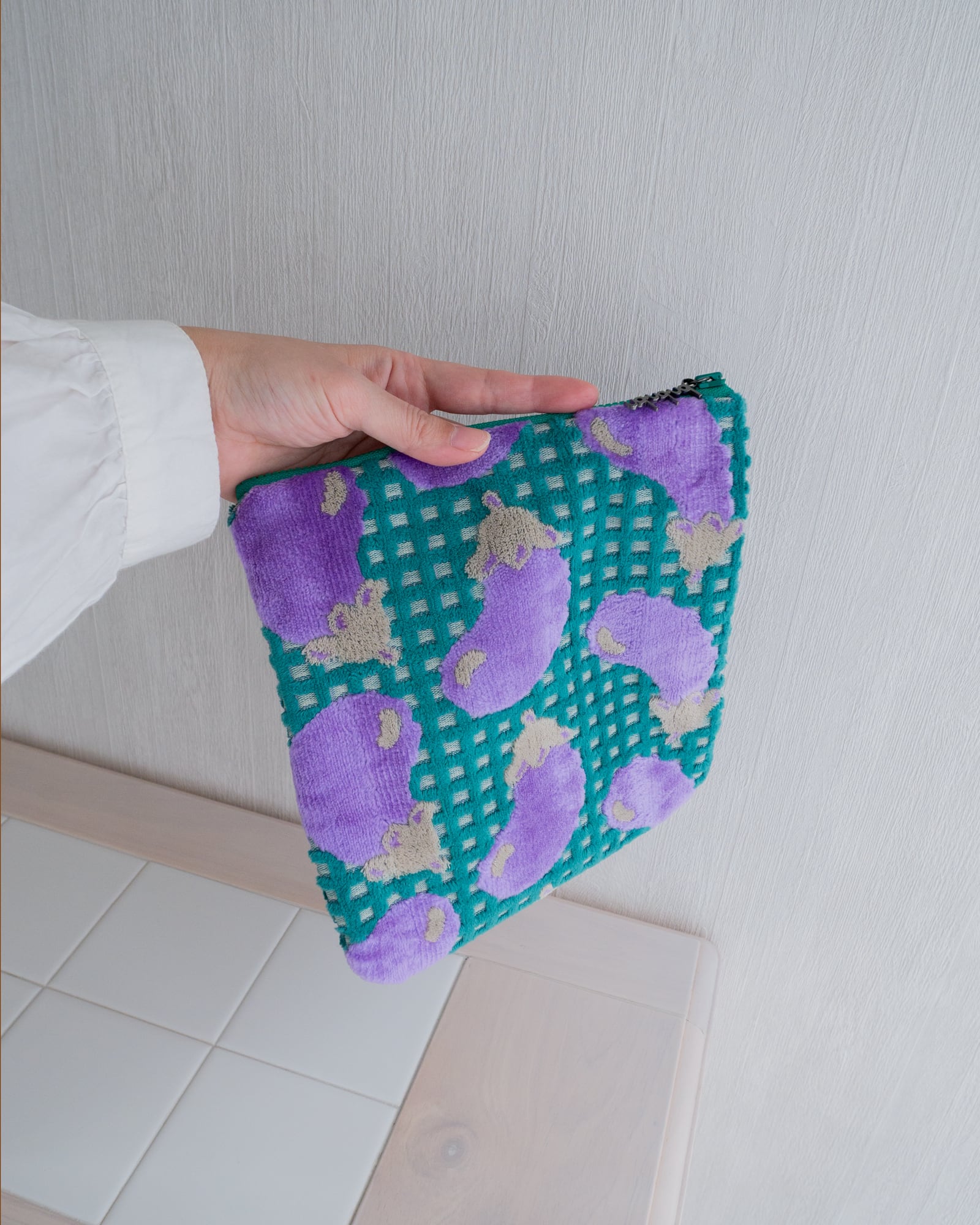 茄子のジャカードポーチ