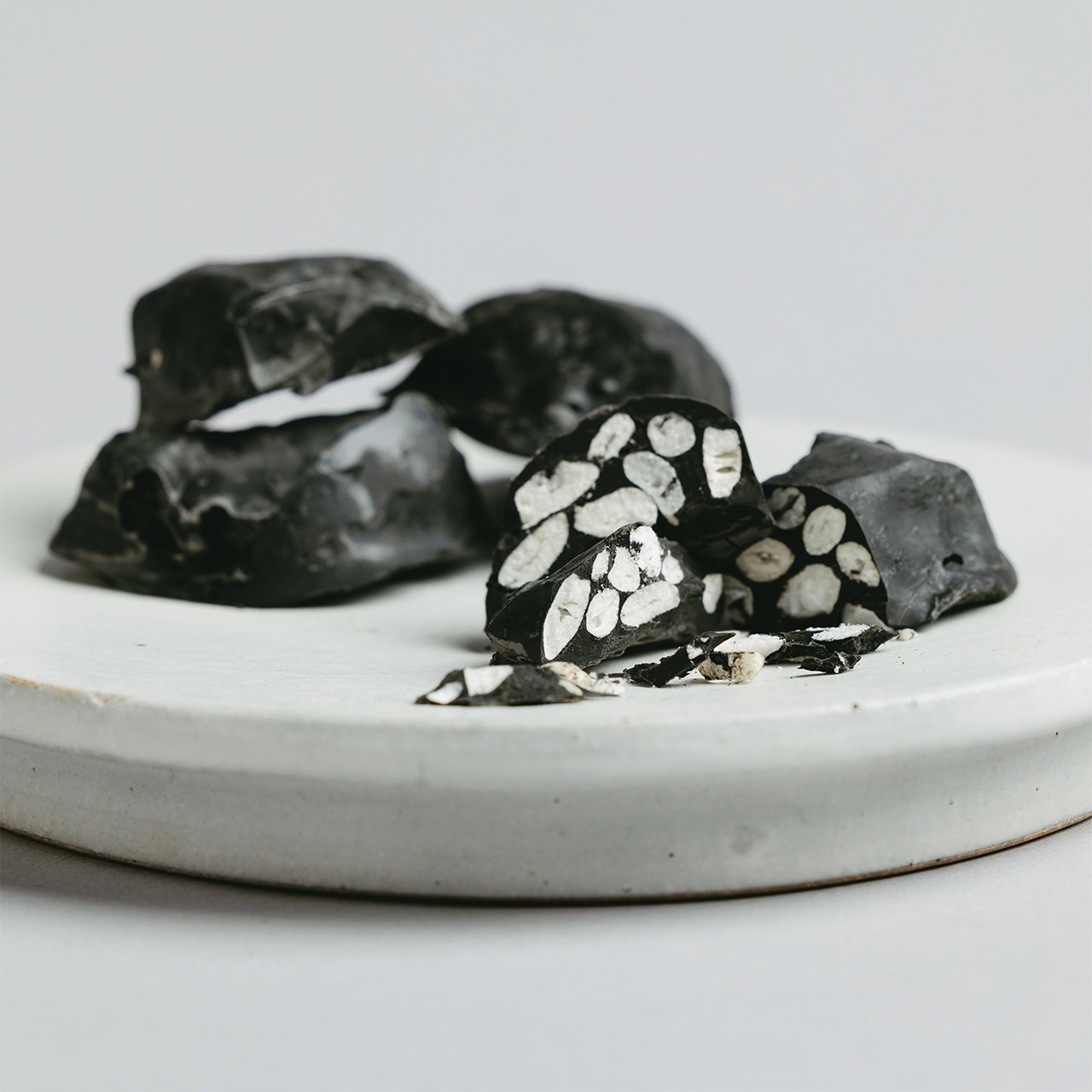 軍艦島のガンショーくん　石炭ショコラ