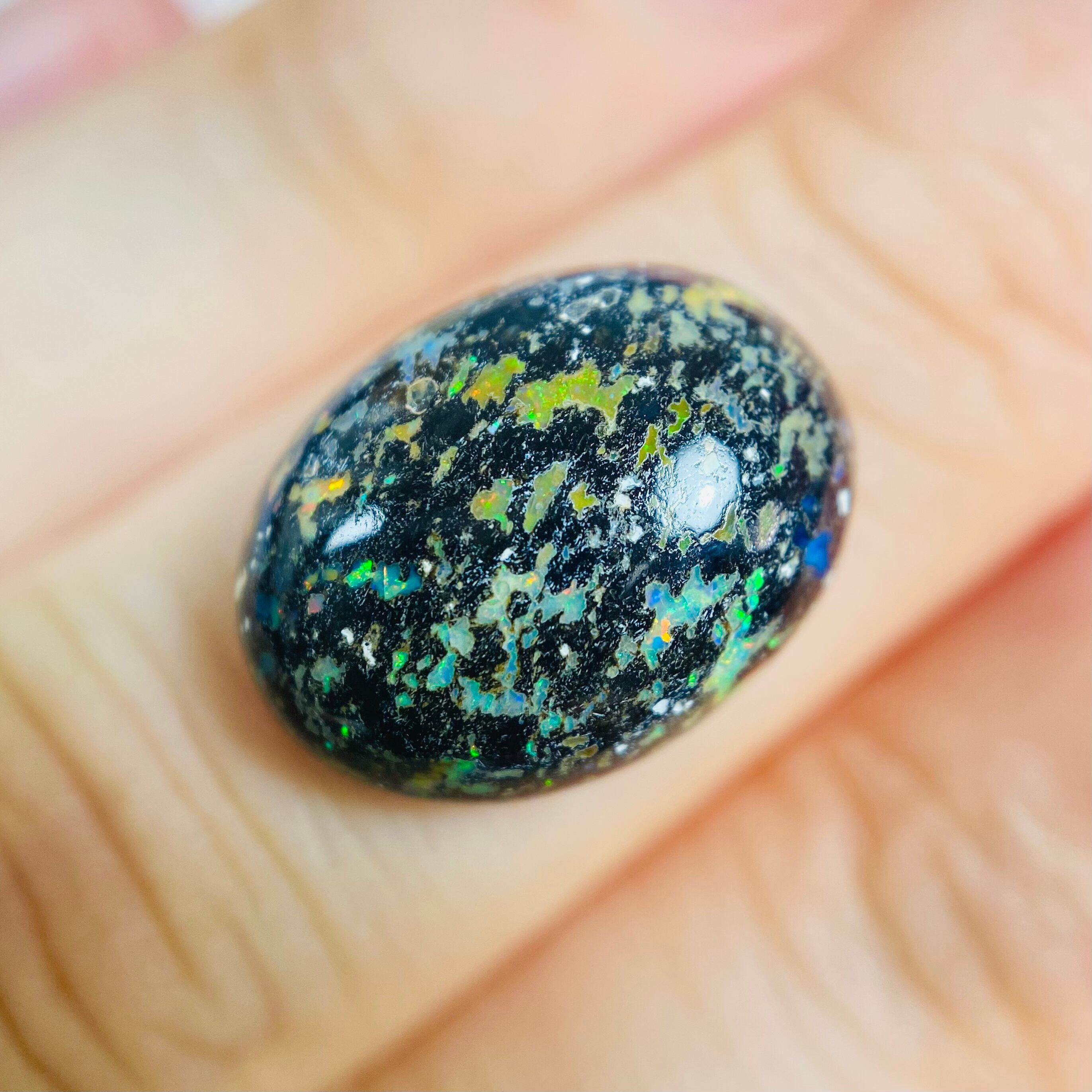 ヒョウ柄なオパール