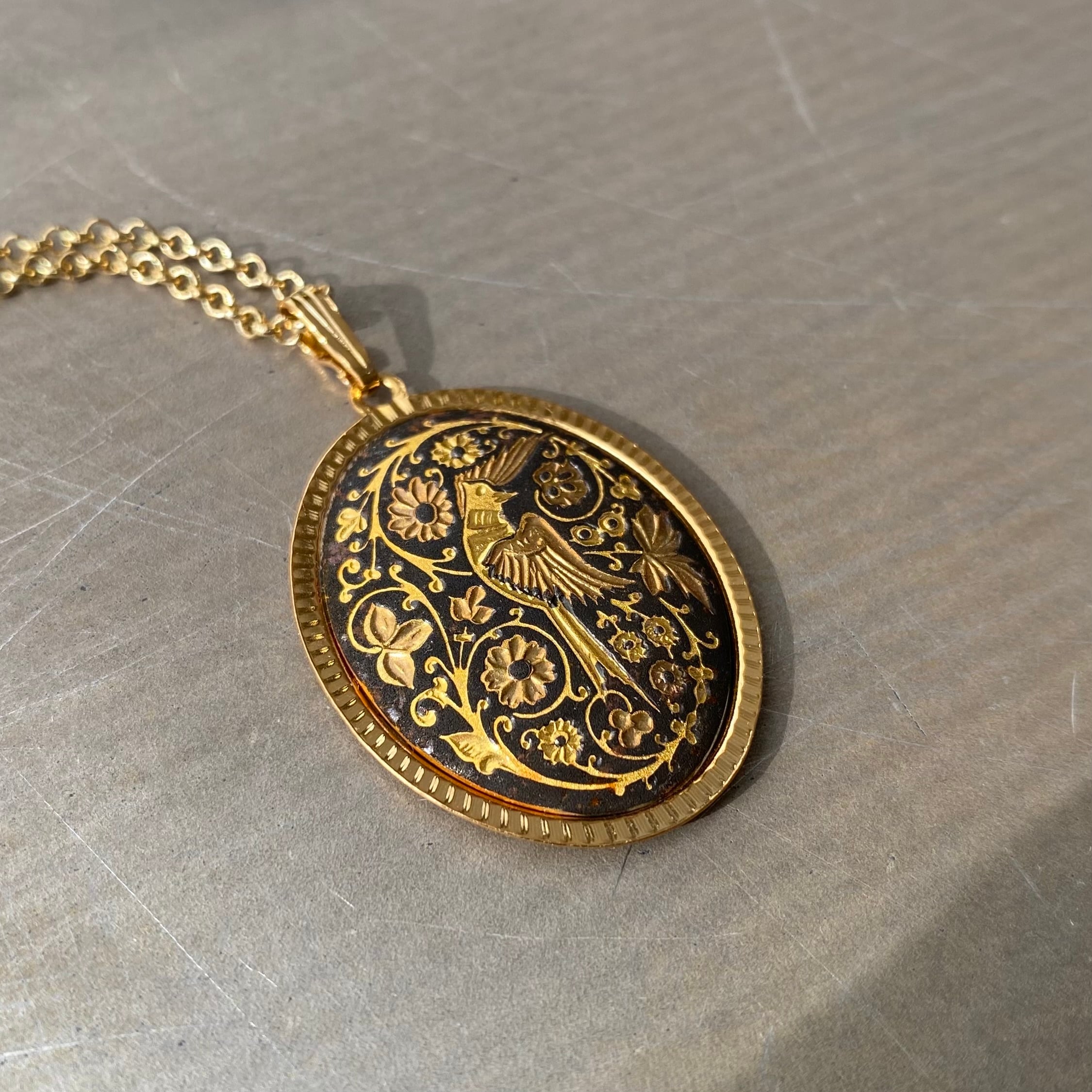 Vintage 70s Euro retro botanical flower bird damascene necklace