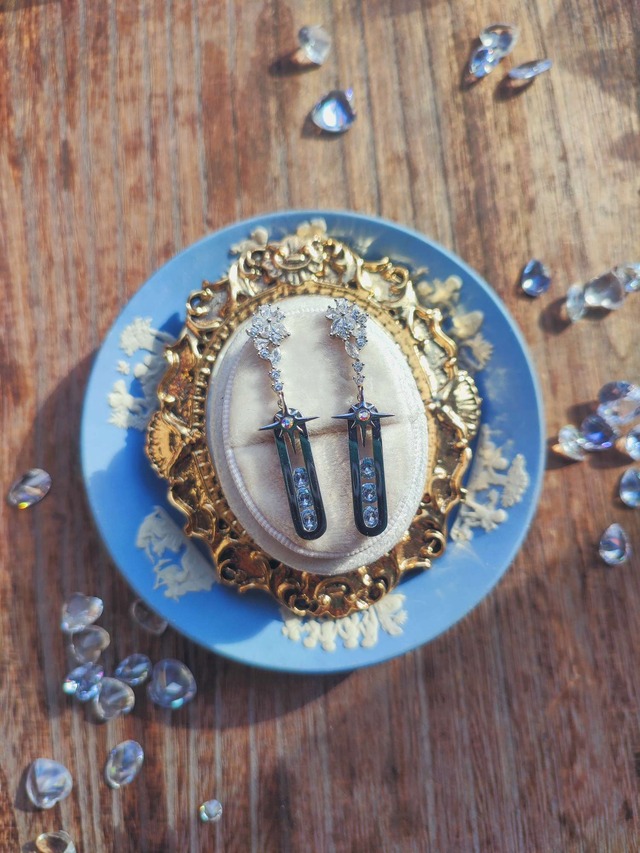 【SANDGLASS TIME TO PRETEND EARRING／（XX388） 】