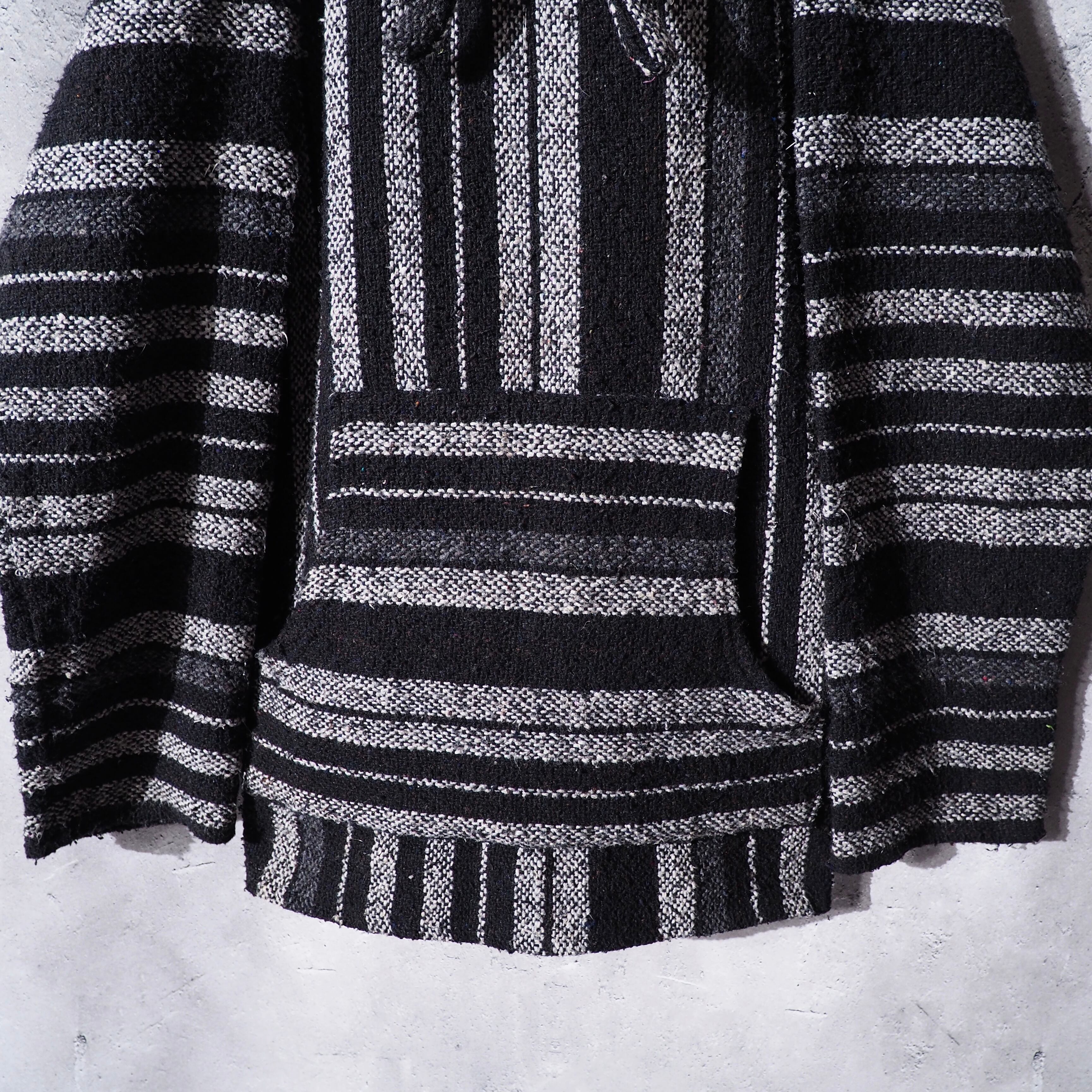 King over loose silhouette monotone line pattern vintage mekisikan Parker