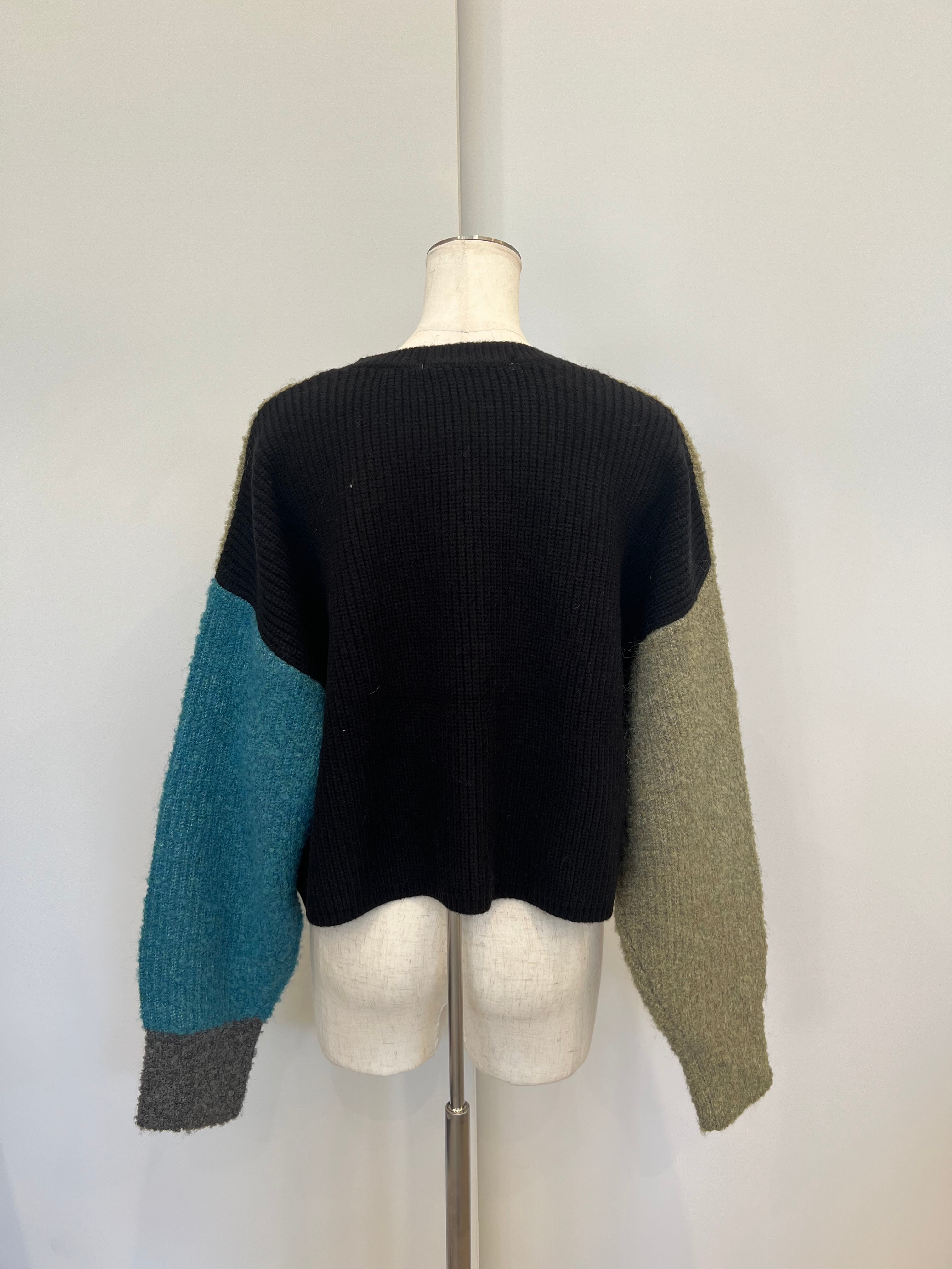 【SELECT】カラーブラックショート丈ニット　29-0451