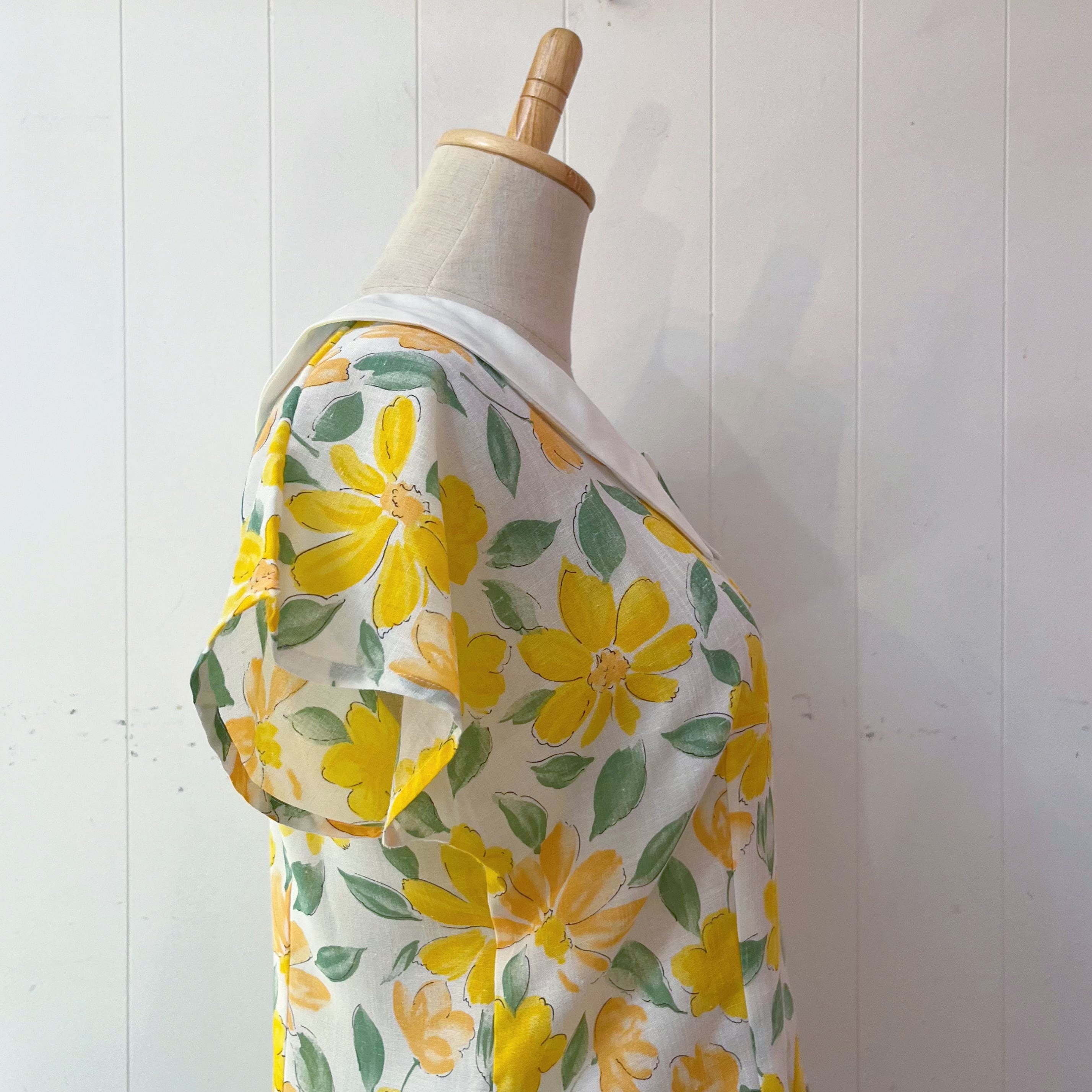lemon yellow flower white collar blouse