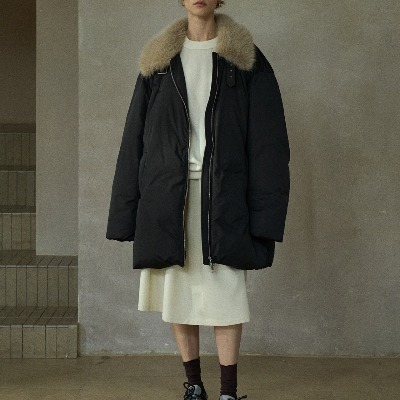 Volume Down Coat with Fur Collar T3984