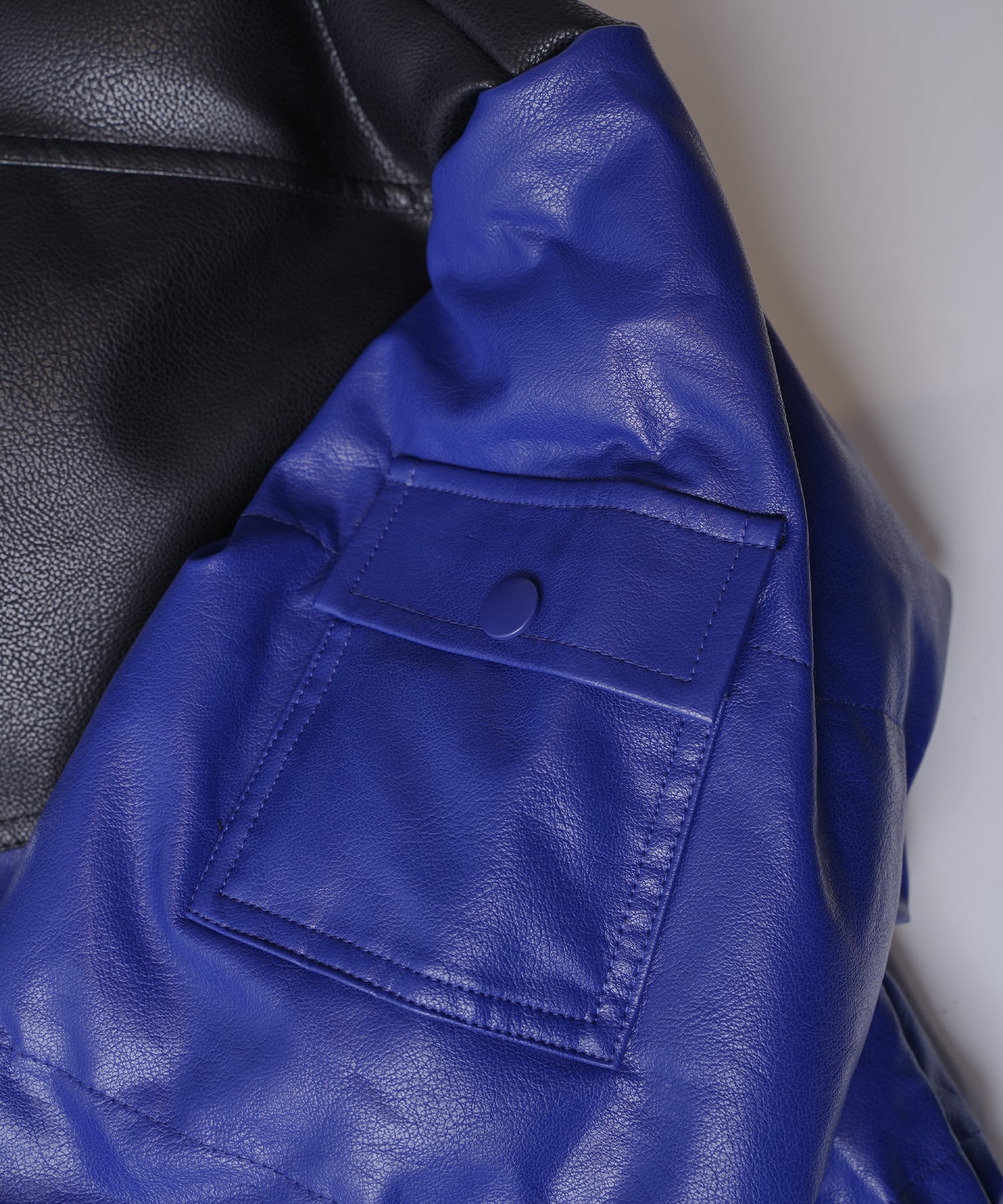 Ralu Blue　フェイクレザージャケット　バックロゴ　リブロゴ　ブルー　L☆ 新品・送料無料】フェイクレザー ライダースジャケット ショート