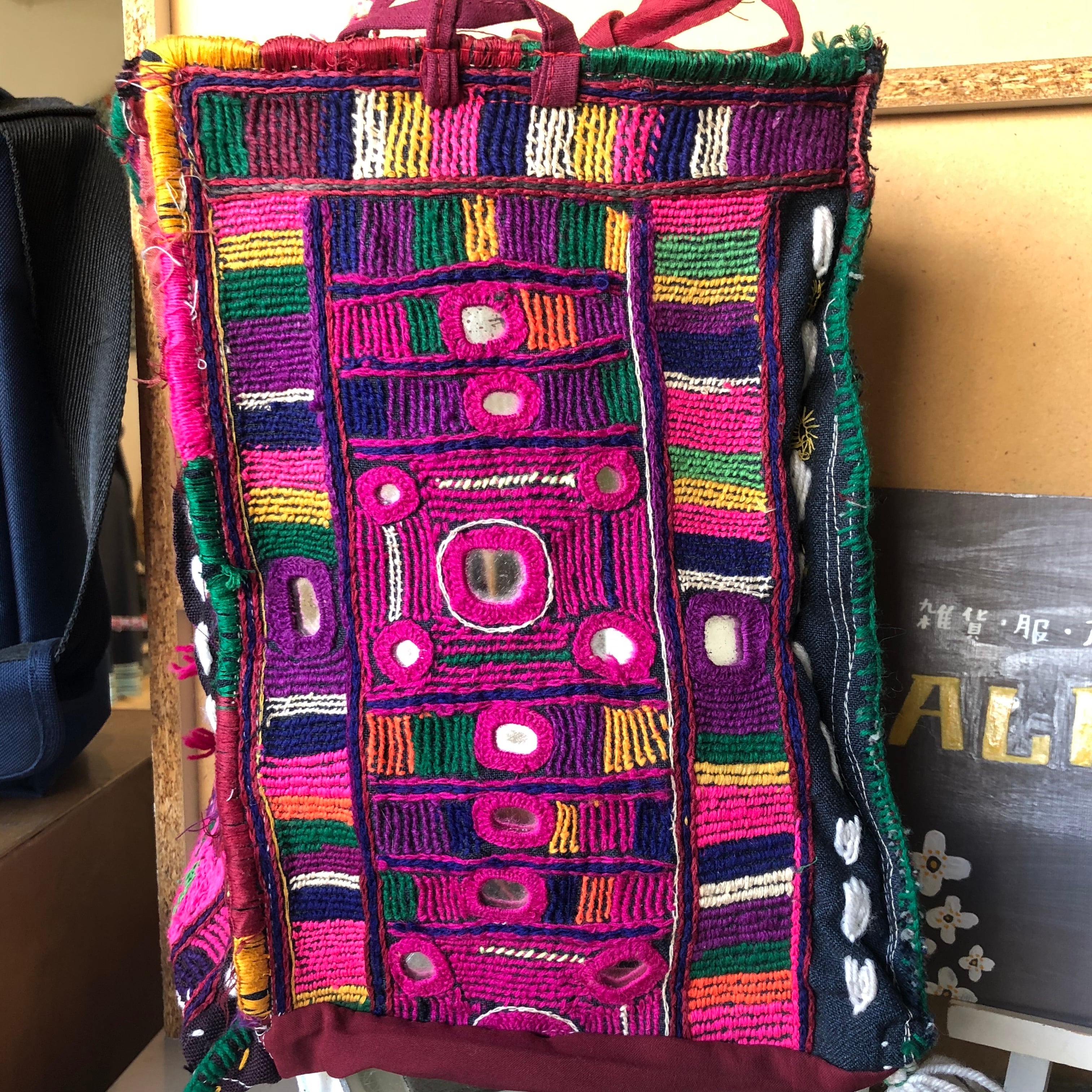 ☆インド 遊牧民族バンジャラ族 手工芸品ミラーワーク4面 ボックス型