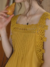 Vitrail Doré Lace Sleeveless Top F0721