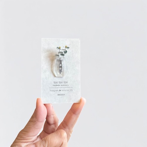 toi toi toi プラバンブローチ　ユーカリ花瓶