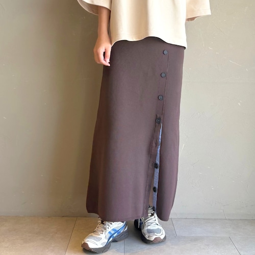 ボタンスリットニットスカート